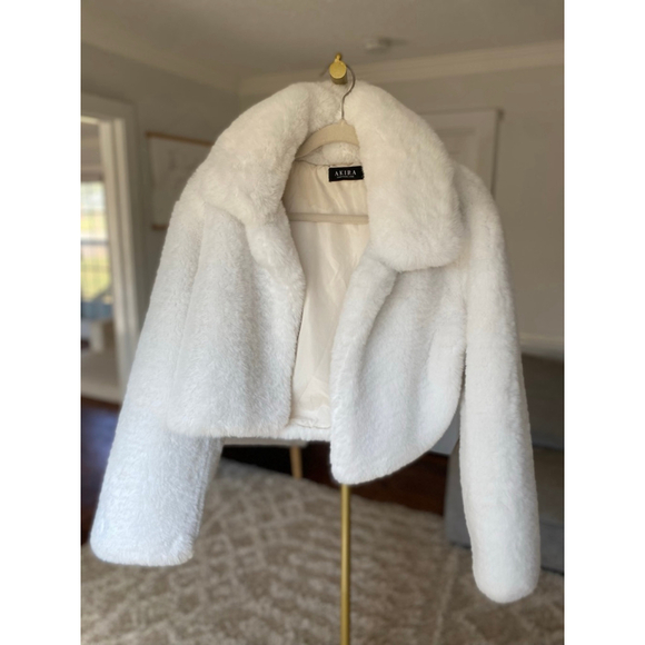 Akira White Faux Fur Cropped Coat Dayanne Glam Classy L Bride Bridal Wedding - Picture 2 of 8